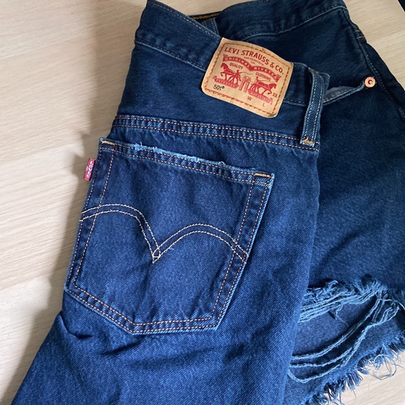 Levi’s 501 High Rise Shorts - Picture 2 of 10